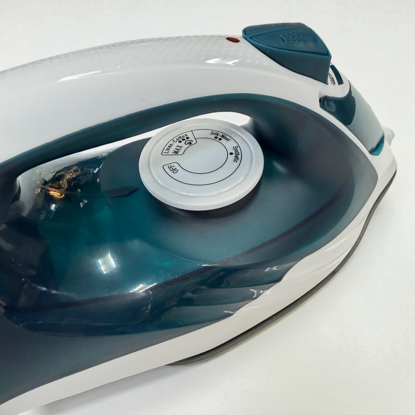 Royal Swiss Strijkijzer 2600W – Keramische Zoolplaat – Krachtig & Soepel Strijken