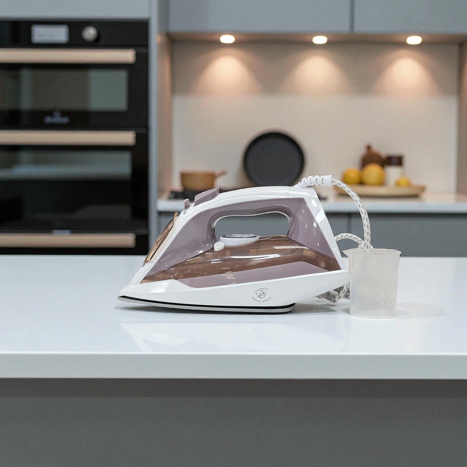 Royal Swiss Strijkijzer 2600W – Keramische Zoolplaat – Krachtig & Soepel Strijken
